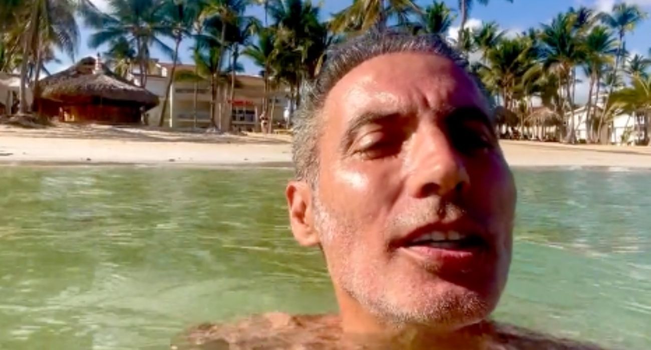 Pitingo, dándose un baño en una playa de Punta Cana.