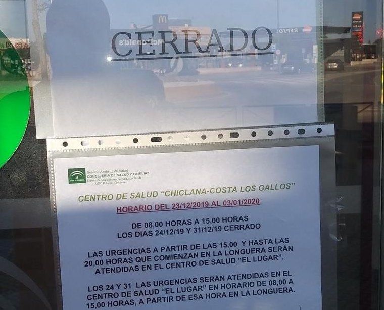 Cartel anunciando el cierre de tarde en un consultorio de la provincia.