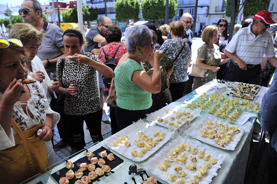 Más de 1.500 degustaciones gratis de ensaladilla y cerveza este viernes en San Fernando. En la imagen, inauguración de la Ruta, en una pasada edición.