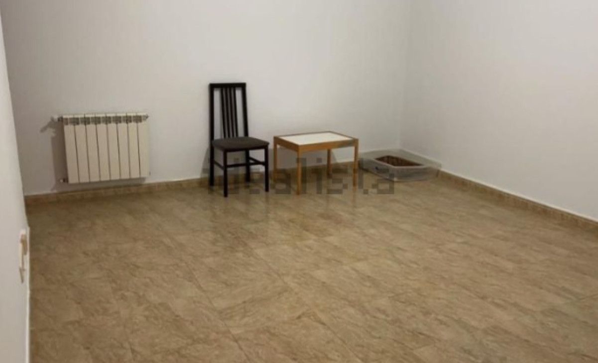 Salón amueblado encontrado en Idealista.