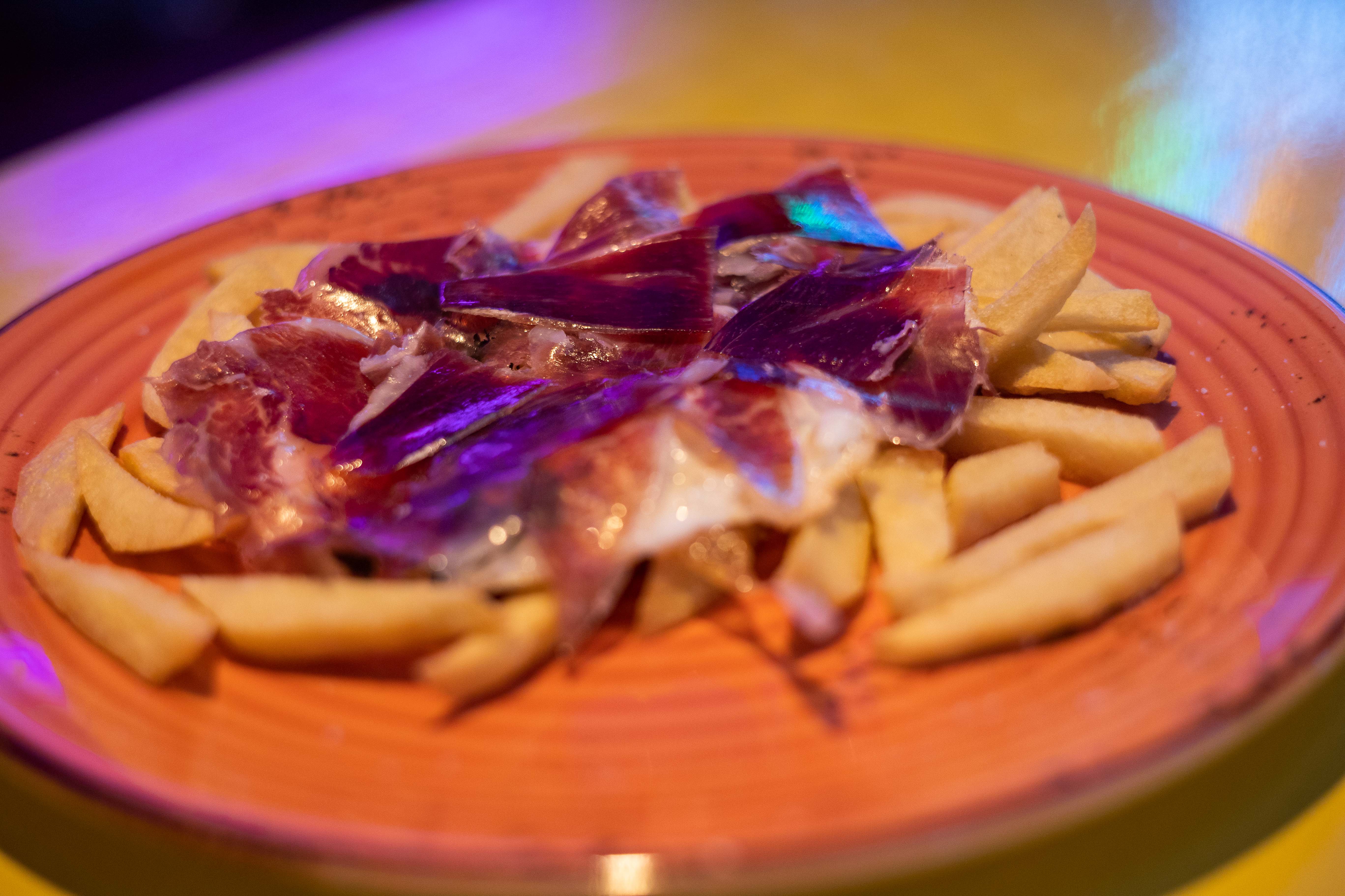  Huevo roto trufado con jamón, un plato de los más elegidos de la carta.     MANU GARCÍA