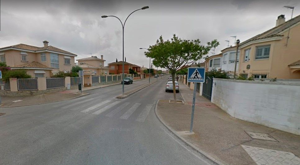 Uno de los pasos de peatones señalizados en Valdelagrana en una imagen de Google Maps.