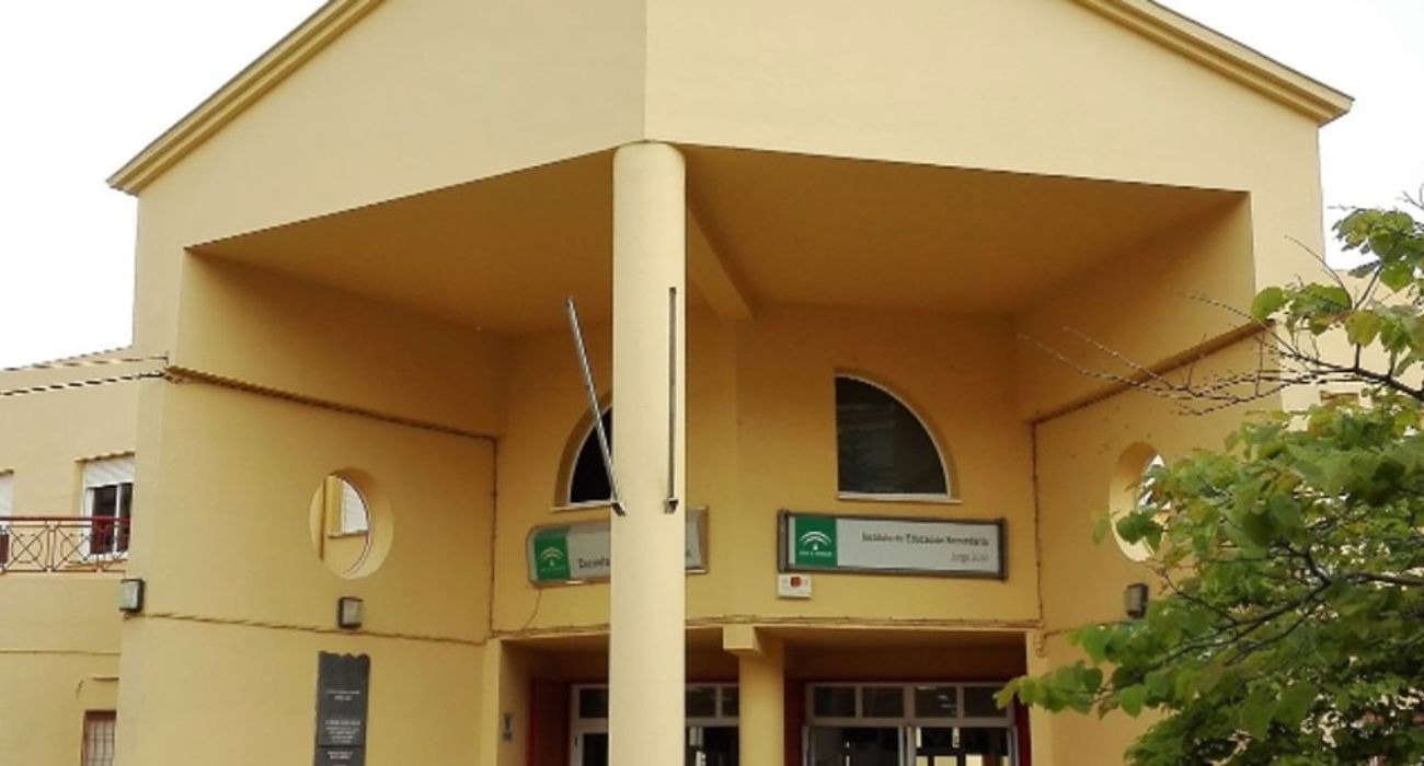 El IES Jorge Juan de San Fernando donde ha tenido lugar la agresión. El IES Jorge Juan de San Fernando donde ha tenido lugar la agresión.