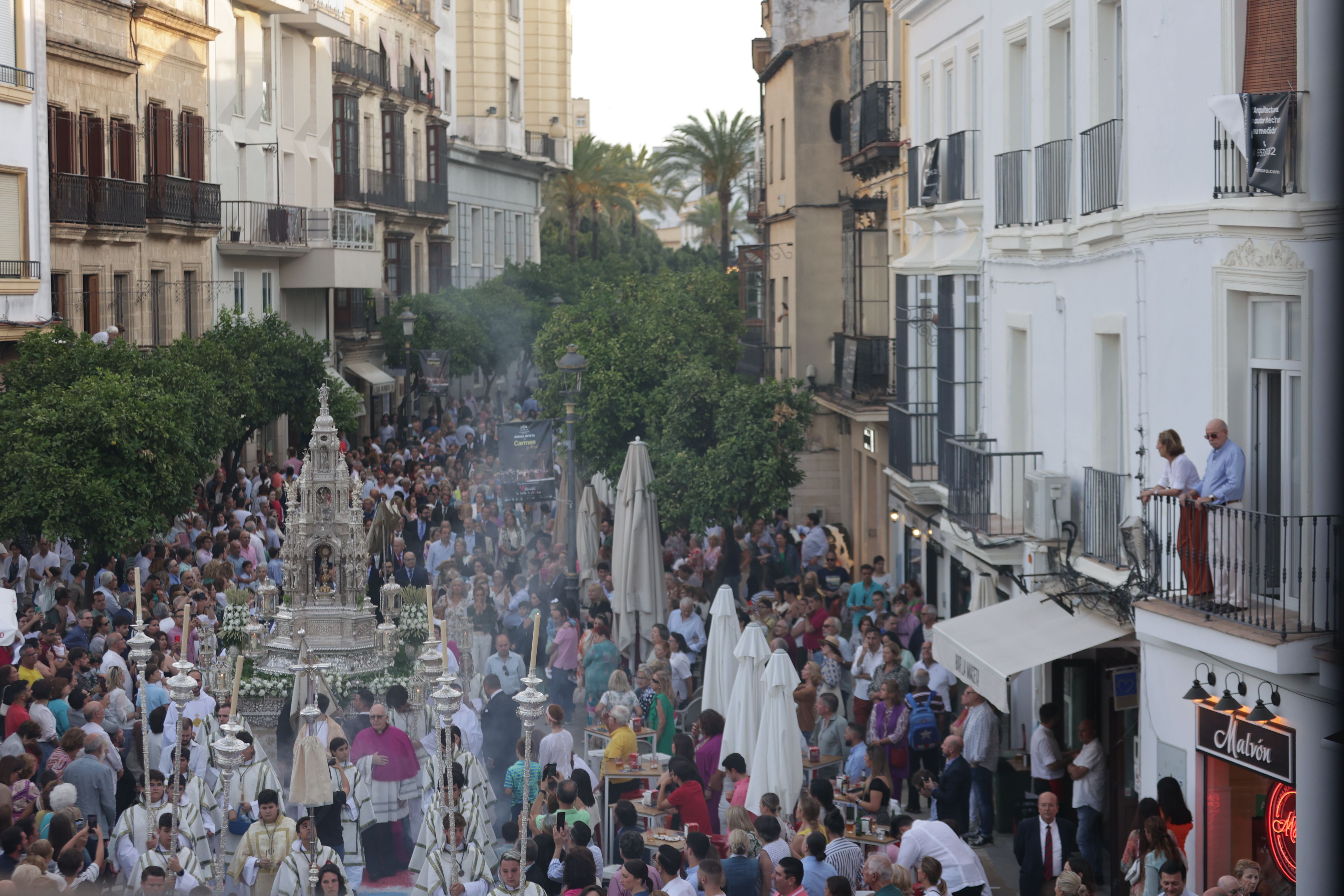 Otro momento de la procesión por Lacería. CANDELA NÚÑEZ