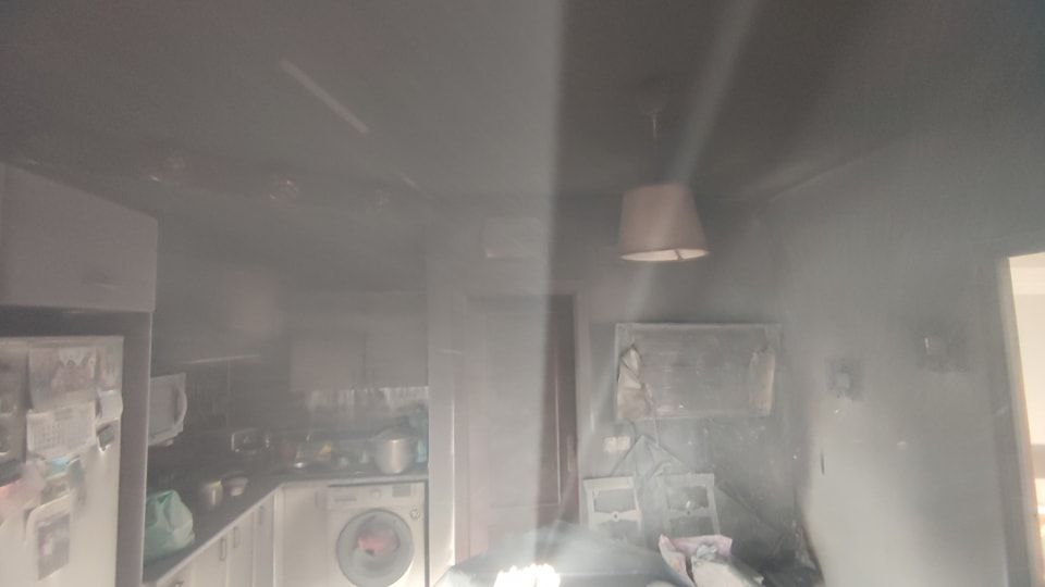 Incendio en una casa en Chipiona con dos menores dentro. POLICÍA LOCAL DE CHIPIONA
