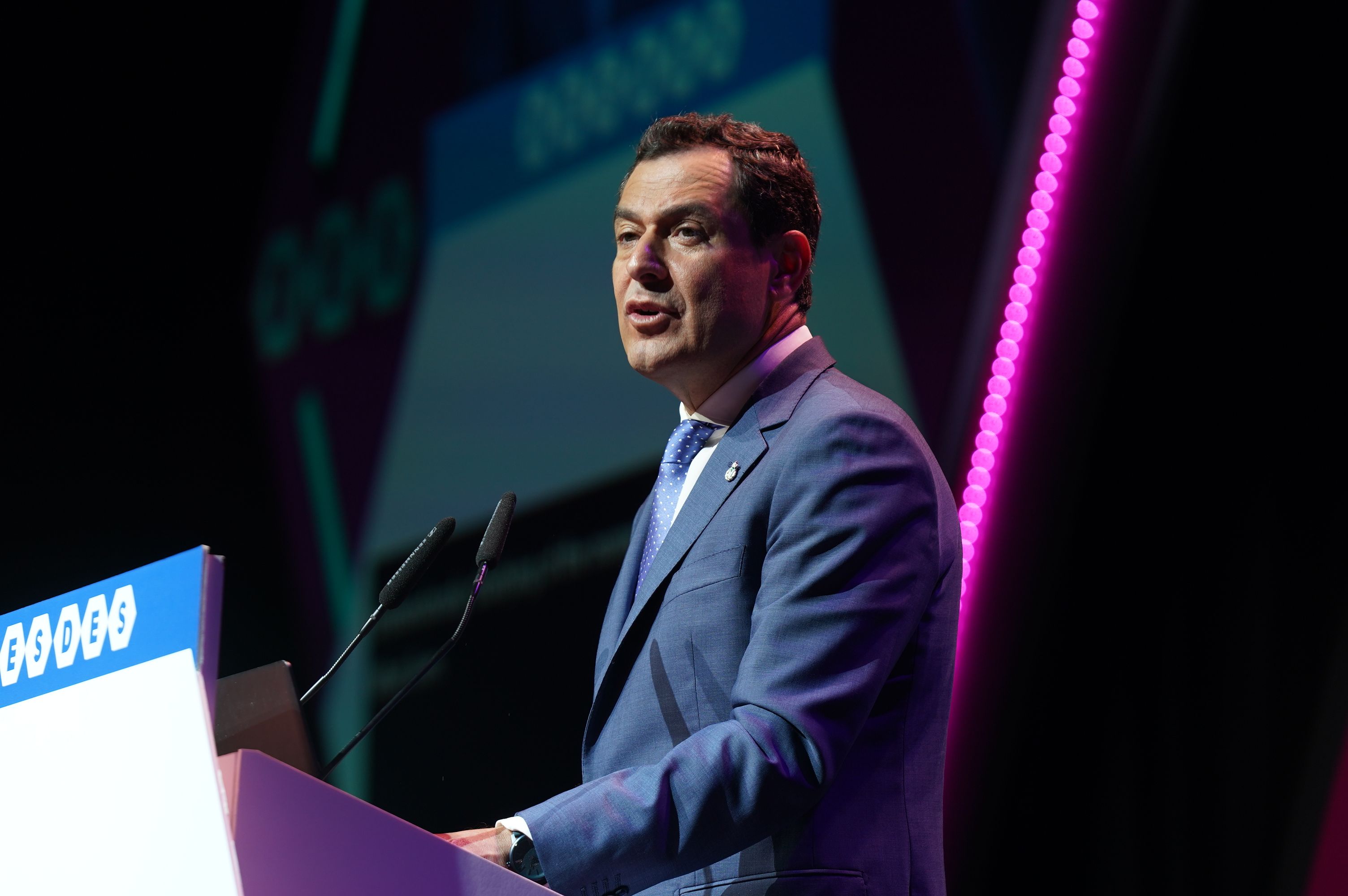 Juanma Moreno durante el acto en Málaga.