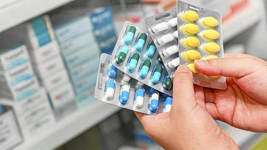Diversos fármacos en un dispensario. 