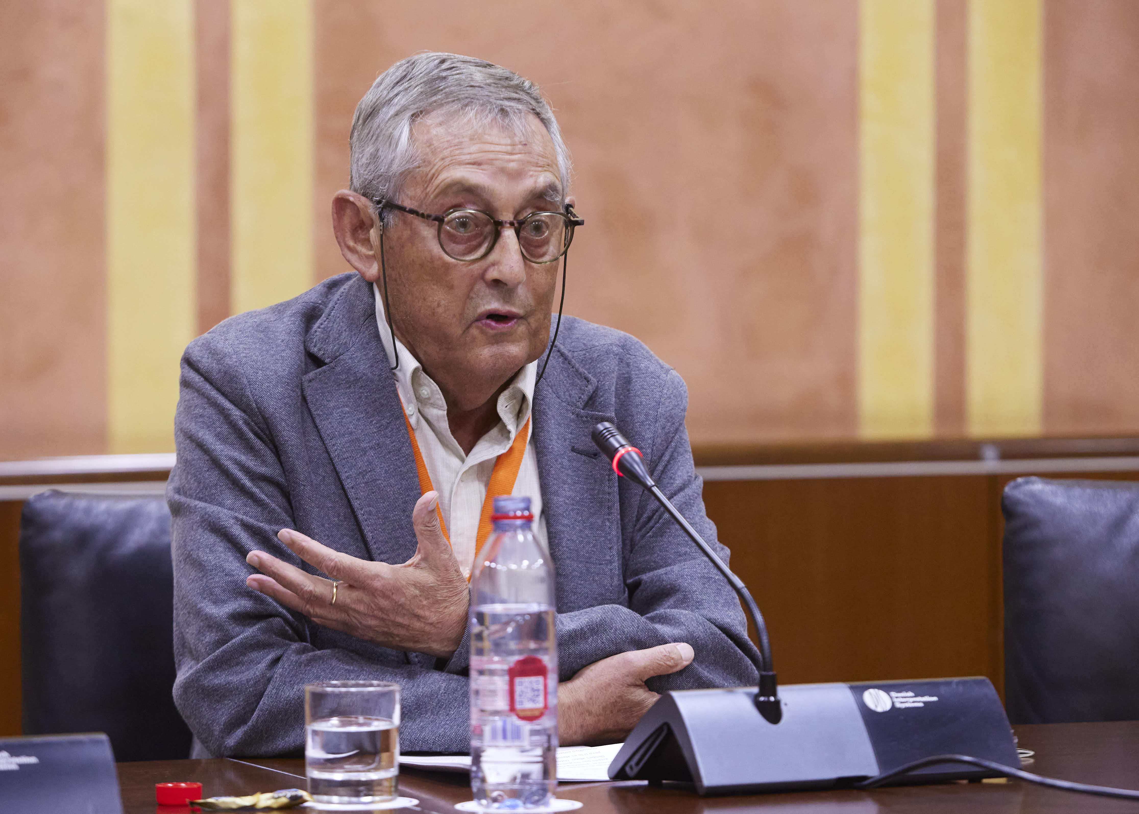 Miguel Delibes en el Parlamento.