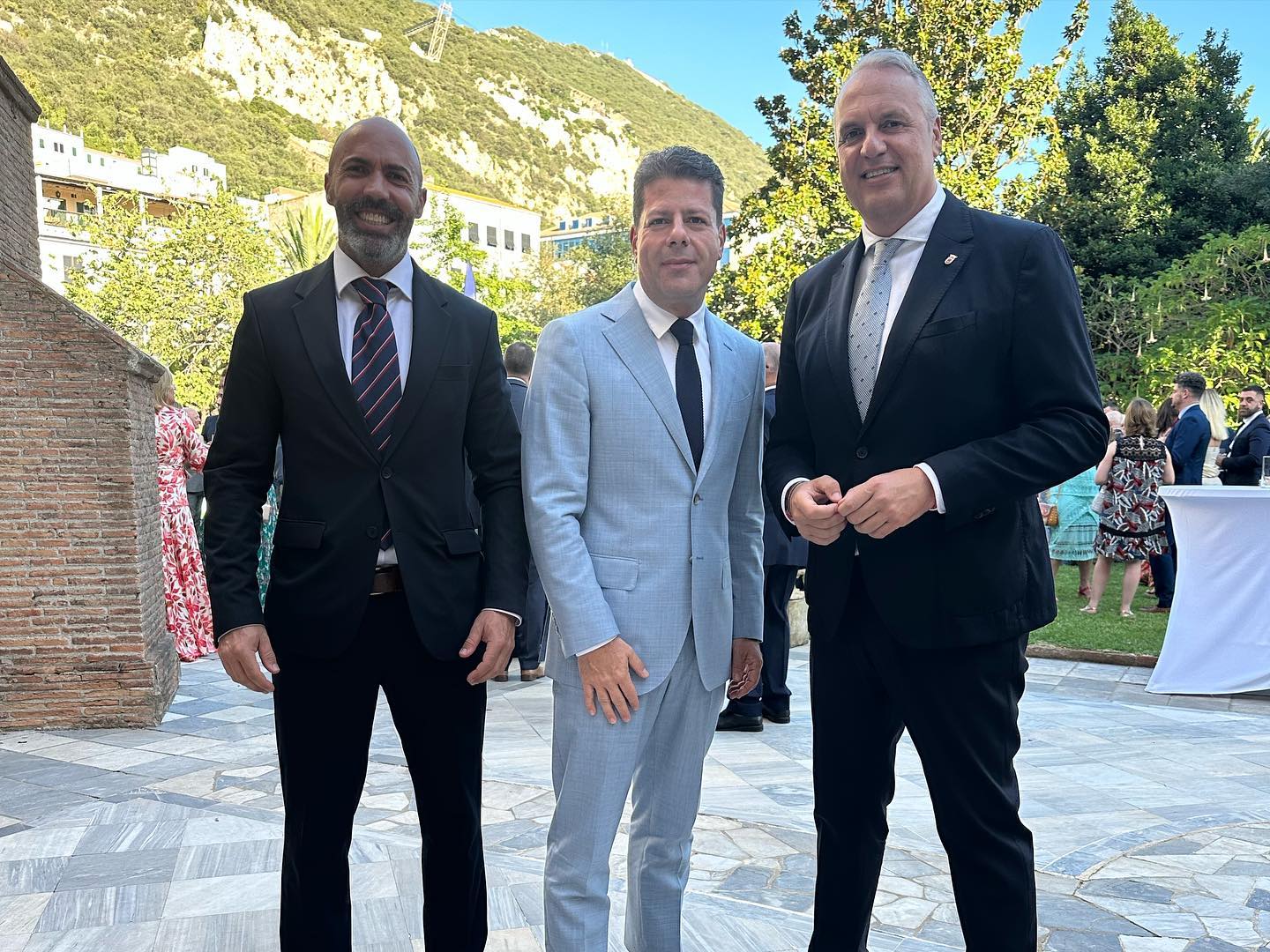Juan Carlos Ruiz Boix, esta semana, junto al representante del rey Carlos III en el Peñón, David Steel, y el Ministro Principal de Gibraltar, Fabián Picardo.