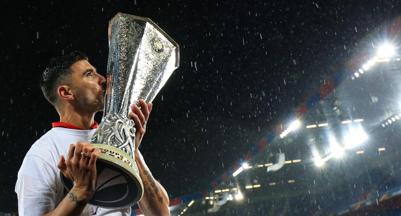 José Antonio Reyes, con una 'Europa League'. José Antonio Reyes, con una 'Europa League'.