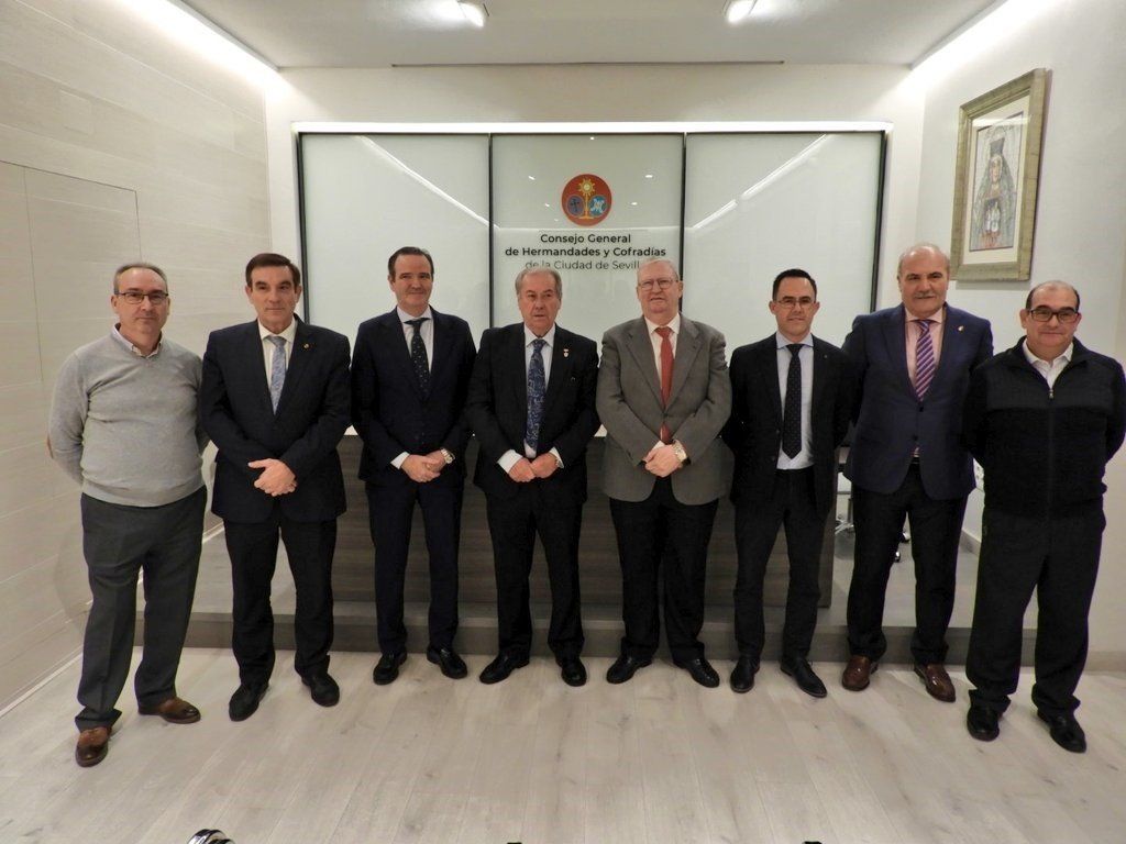 Presidentes de los consejos de hermandades de Andalucía, reunidos en Sevilla.