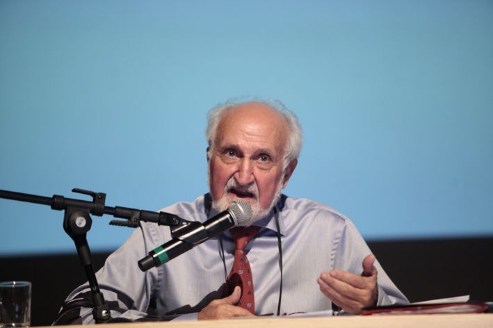 José Esquinas durante una intervención. 