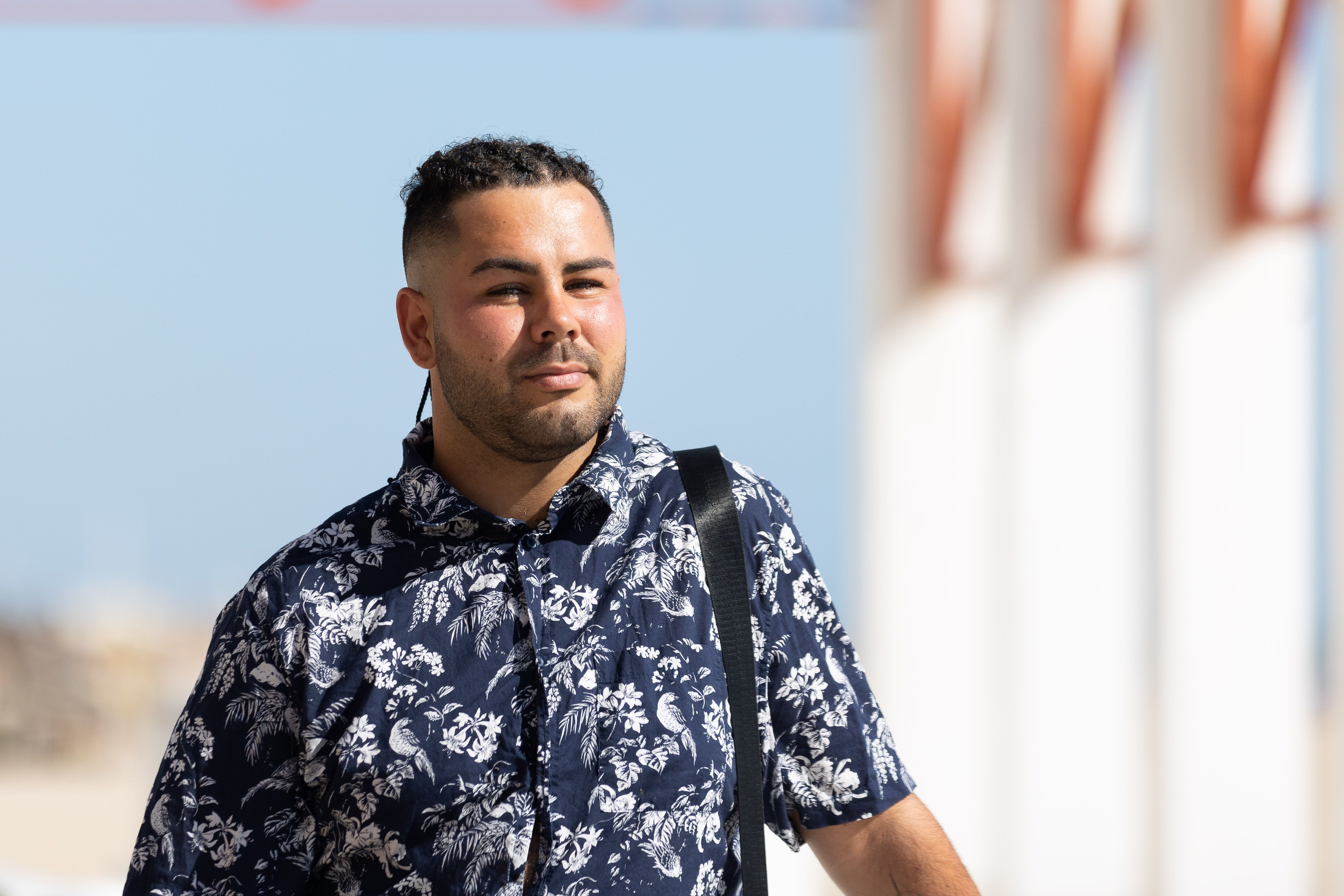 El gaditano posa en el paseo marítimo de Cádiz.