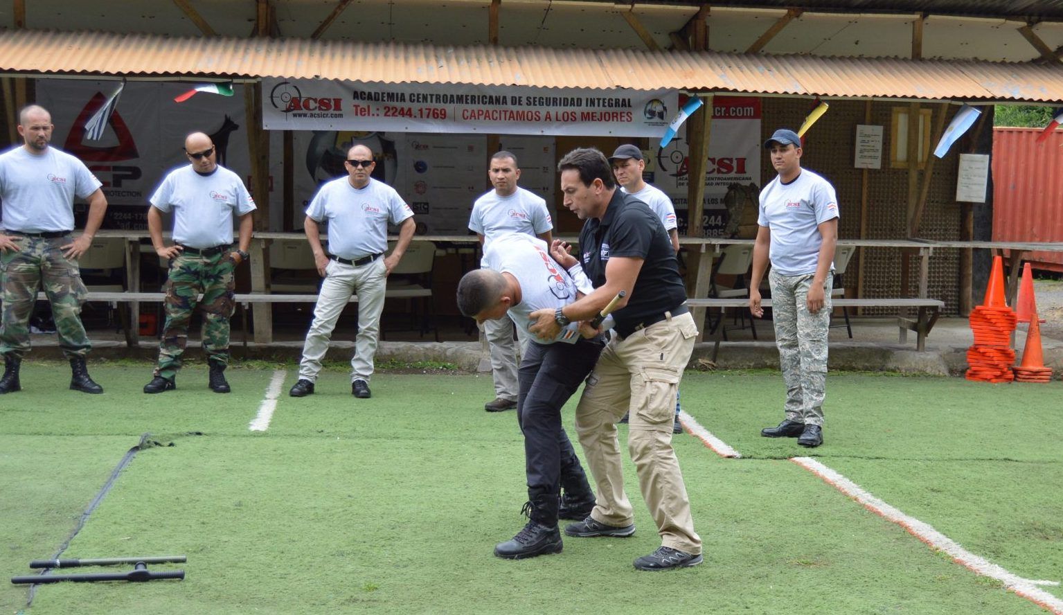 José Carlos Vera, impartiendo una clase sobre la OTP en Sudamérica.