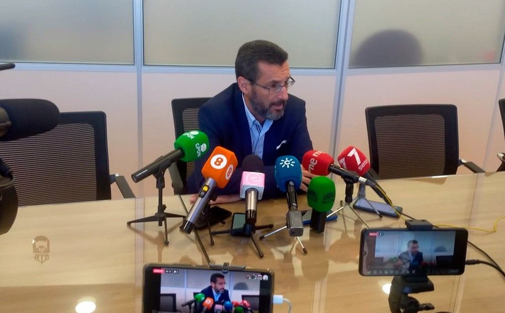 Juan Franco, alcalde de La Línea, llega a un acuerdo con el PP en Diputación.