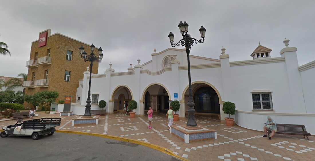 El hotel Riu de Chiclana, donde trabajaba la víctima, en una imagen de Google Maps. 