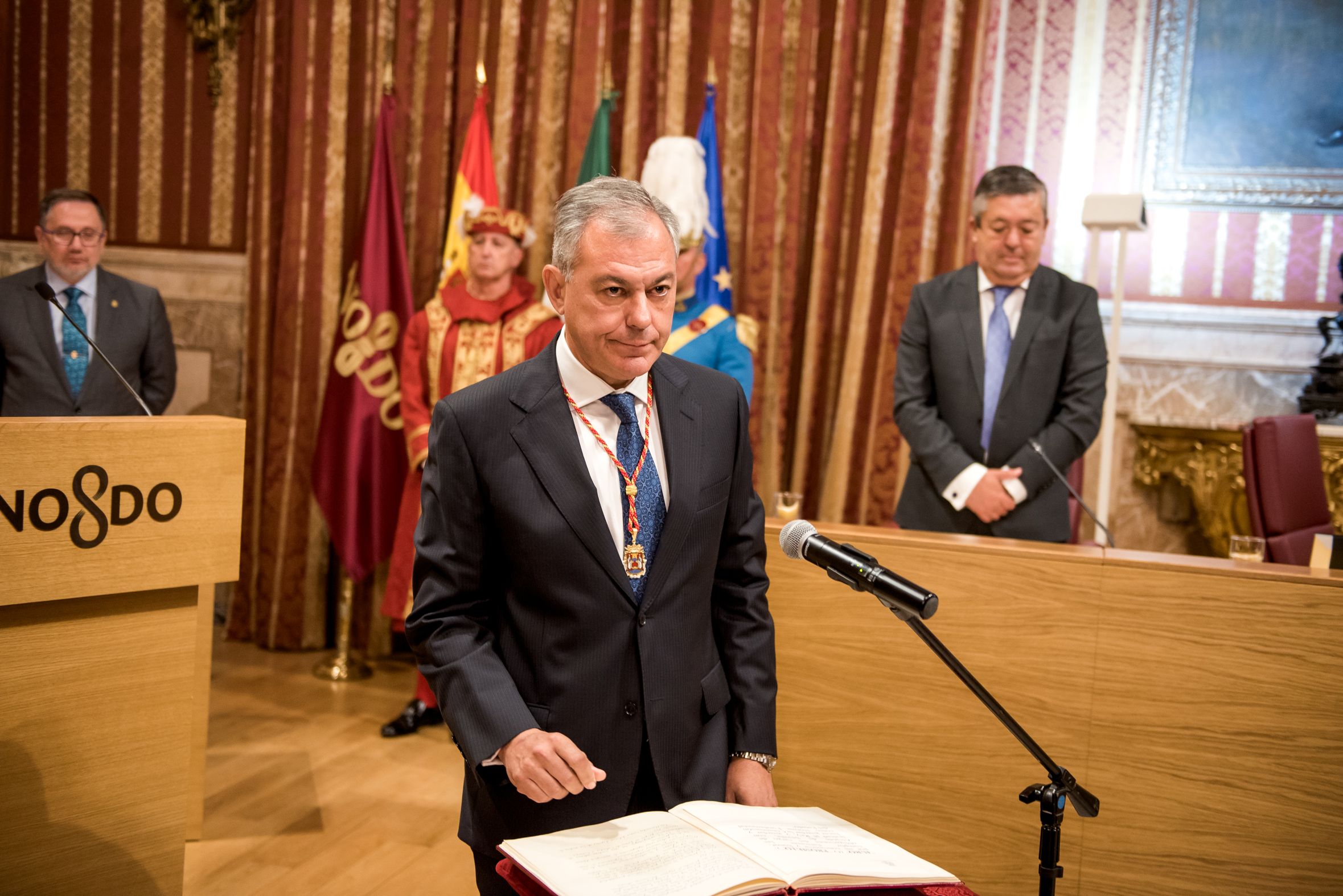 Investidura de José Luis Sanz como alcalde de Sevilla