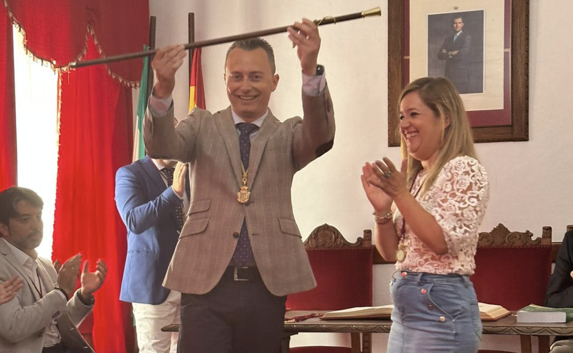 "Continúo mi sueño de ser alcalde de nuestra Zahara", ha escrito en sus redes Santiago Galván después de ser investido como regidor por segundo mandato consecutivo.