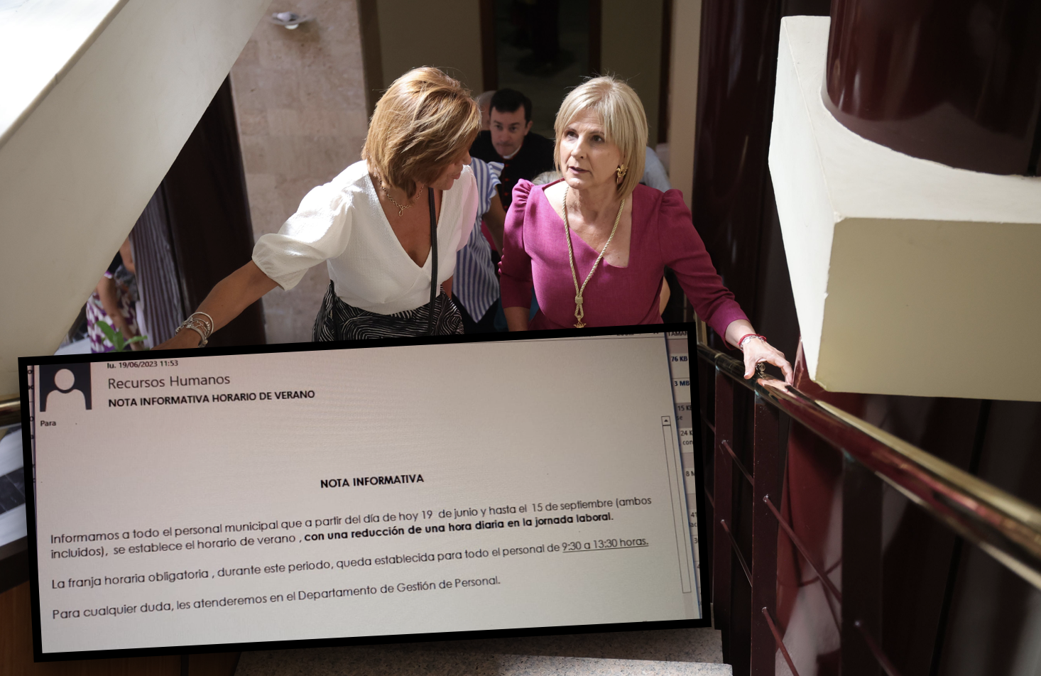 La alcaldesa sube a Alcaldía, el pasado sábado tras ser investida. Sobre la imagen, el comunicado de Recursos a la plantilla.