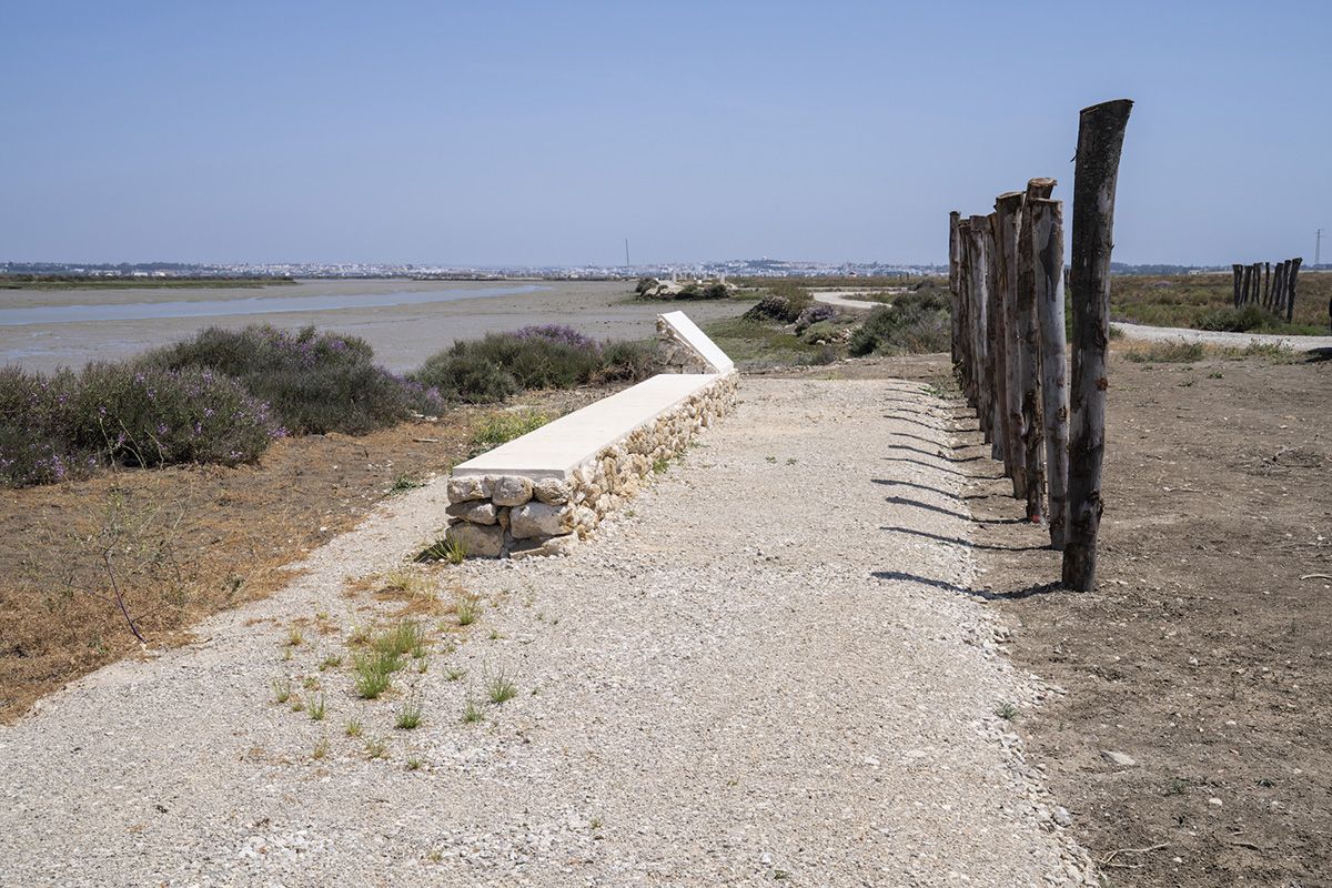 Área de descanso establecida donde se situaba la antigua Batería de Costa de San Pedro.      Clemente Delgado y Carlos Diaz-Recasens  