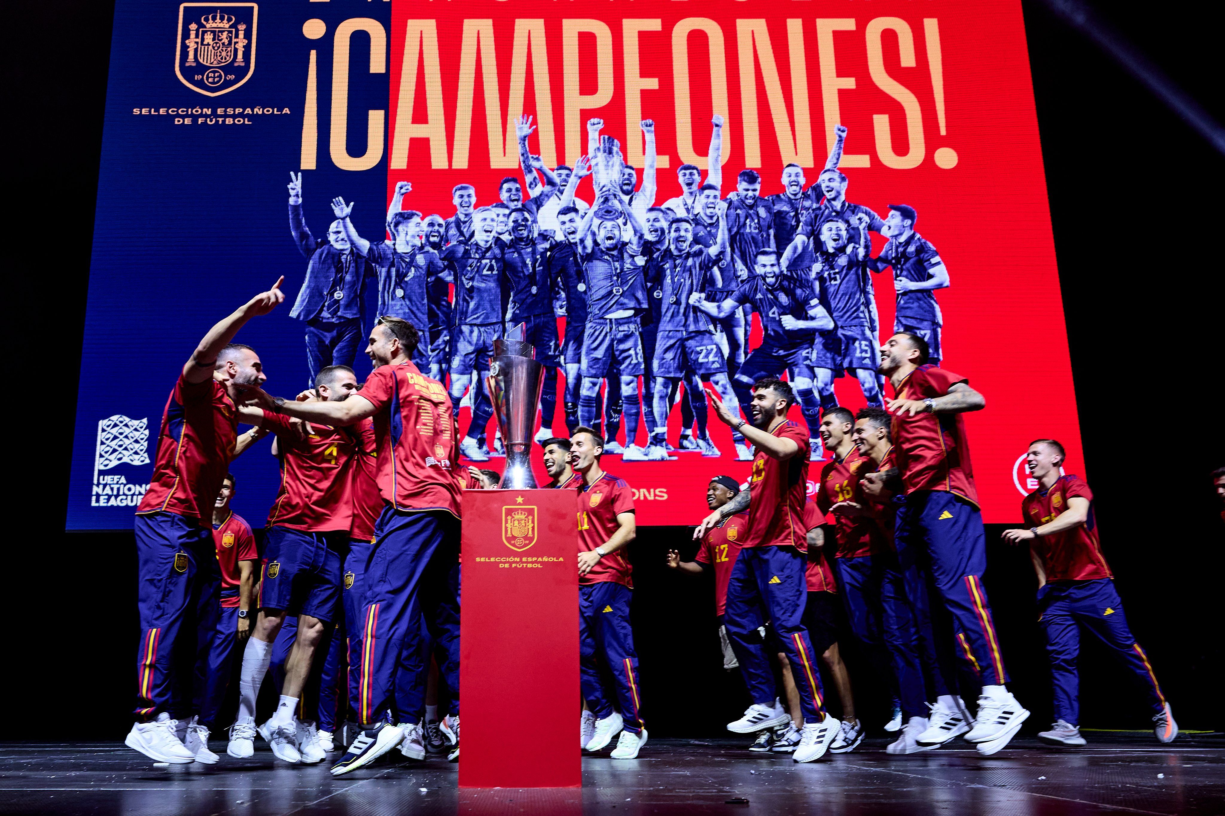 La selección celebrando el título.