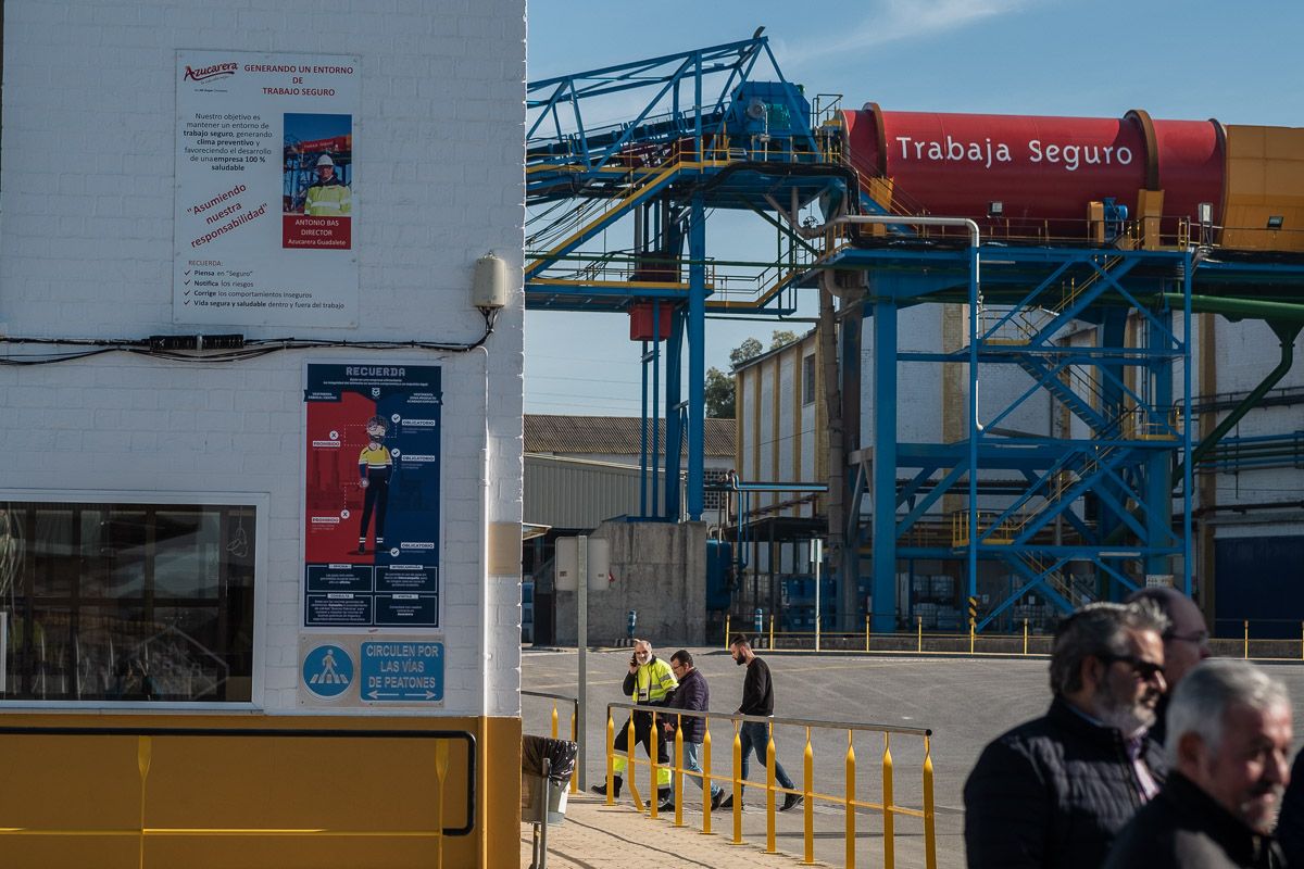 Un momento de la concentración celebrada en recuerdo de Marcos Morales, trabajador fallecido en su puesto de trabajo. FOTO: MANU GARCÍA