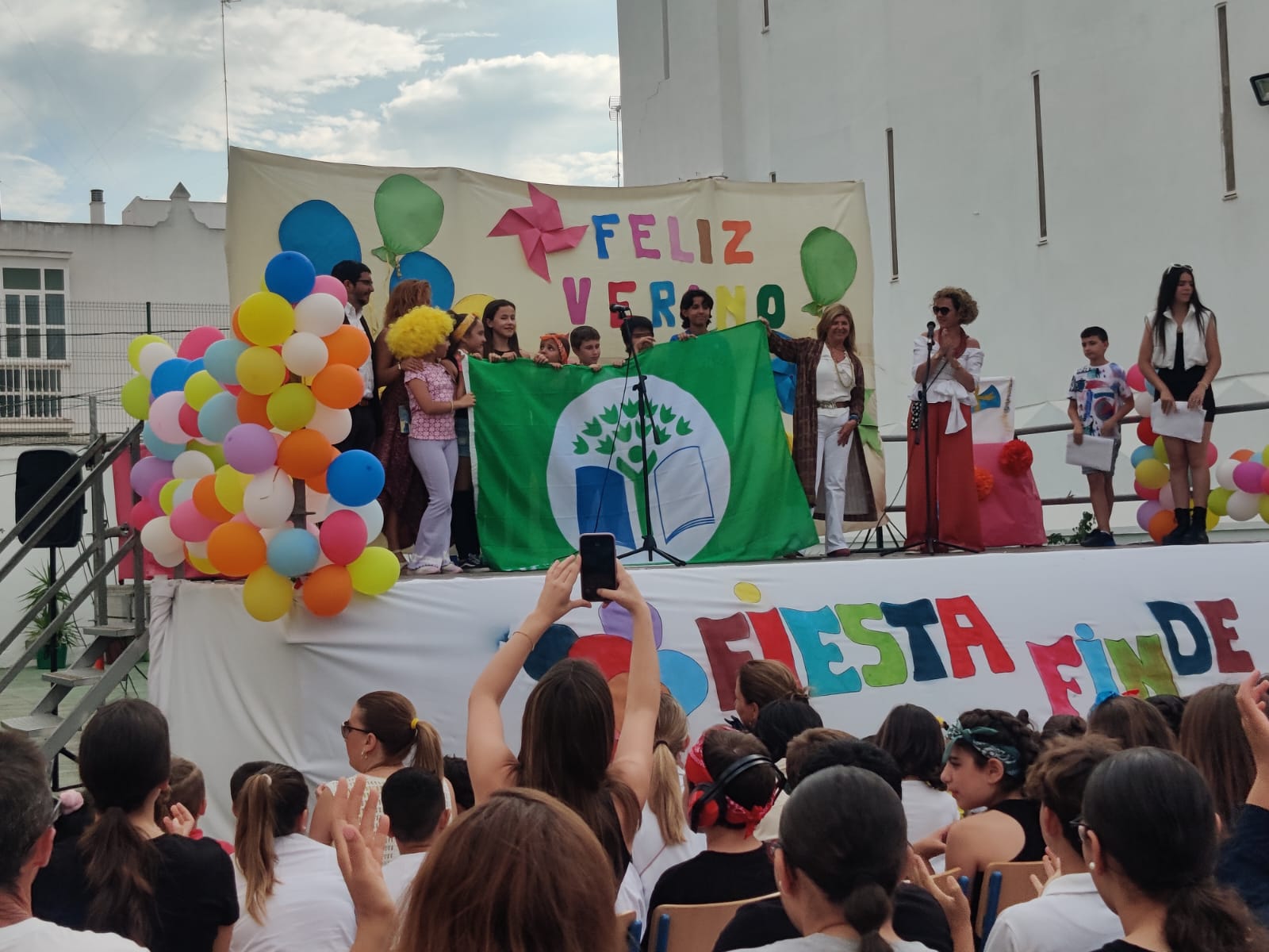 Fiesta de fin de curso en el CEIP Las Cortes donde se lució la Bandera Verde. 
