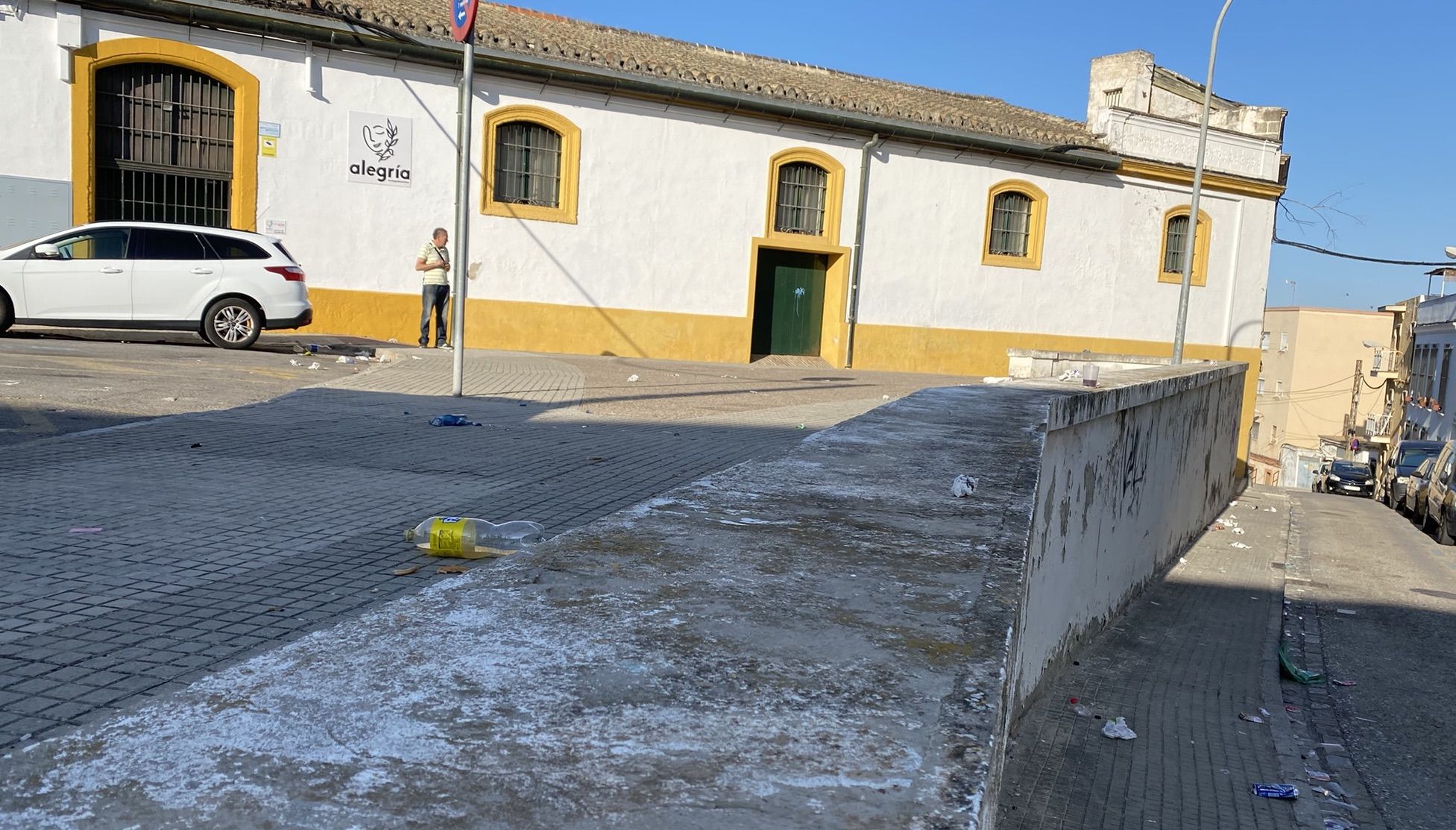 Botellón ilegal toda la madrugada en este rincón del centro histórico de Jerez.