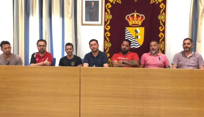 Salvador Ruiz, junto a un grupo de hosteleros. 