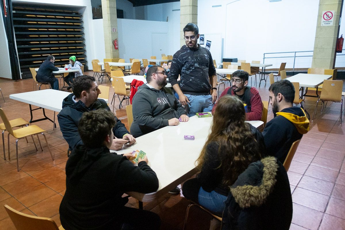 Una partida de juegos de mesa en Sala Pául, en una imagen reciente. FOTO: MANU GARCÍA