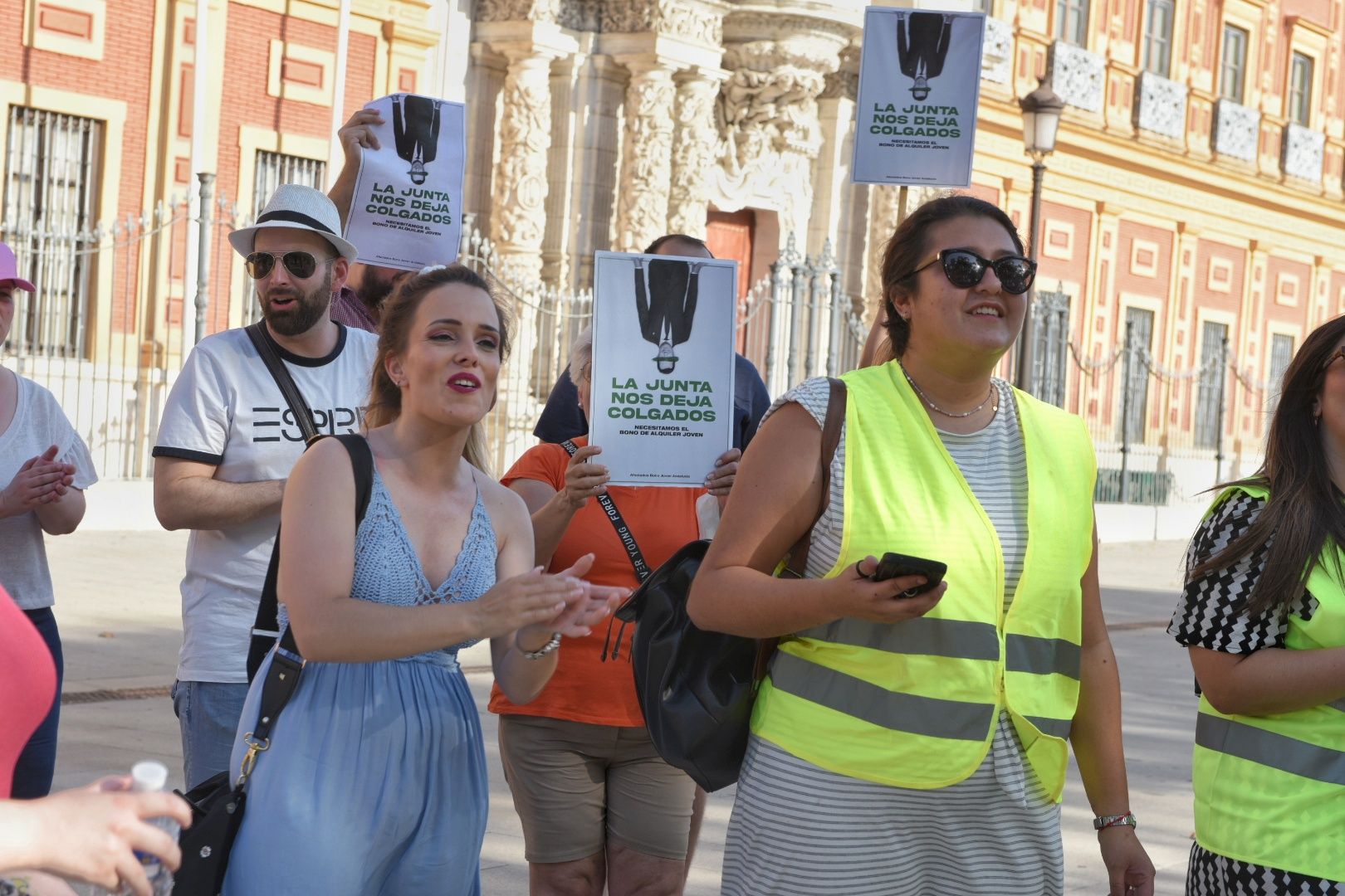 Protesta en Sevilla por el Bono Alquiler Joven a las puertas del palacio de San Telmo hace unas semanas.