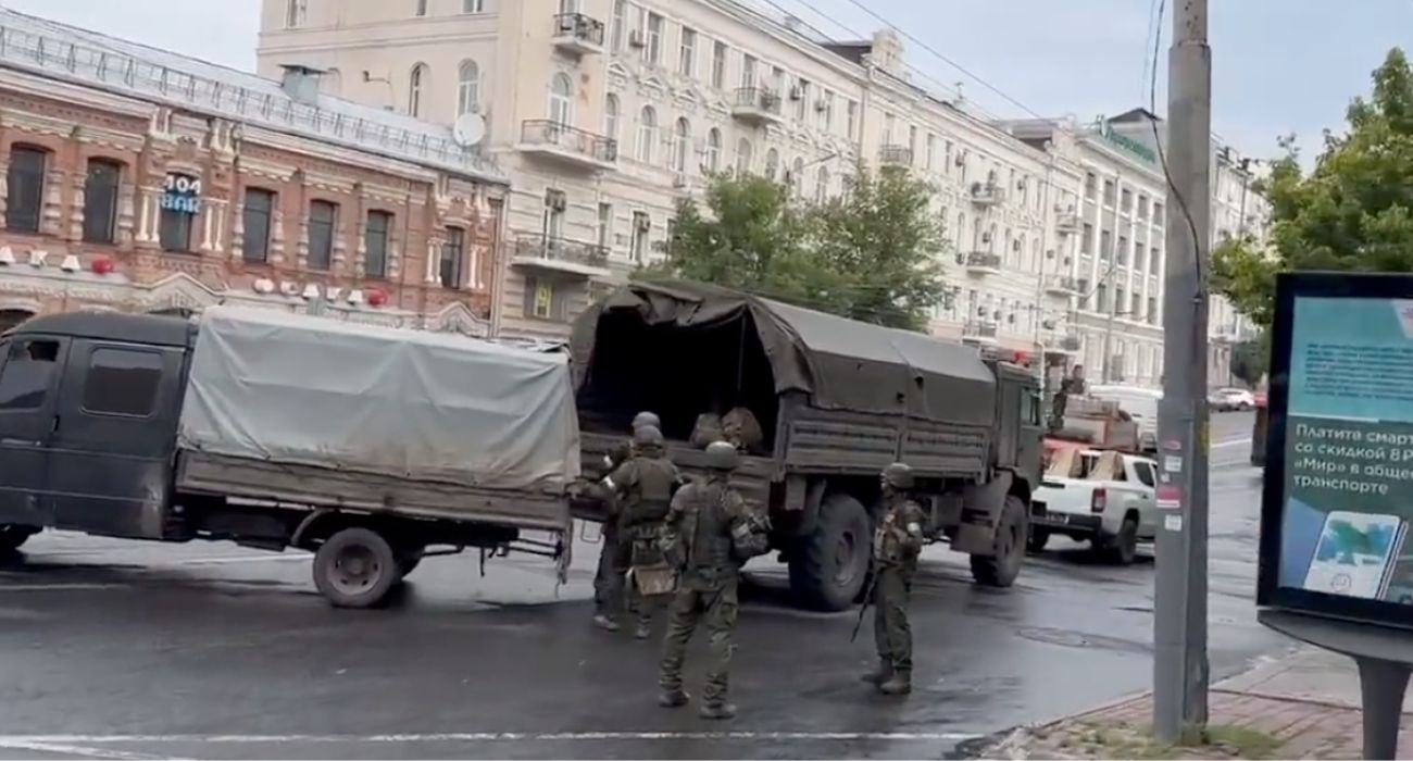 Miembros de los mercenarios de Wagner, en la ciudad de Rostov, desde donde están preparando el posible golpe de Estado en Rusia.