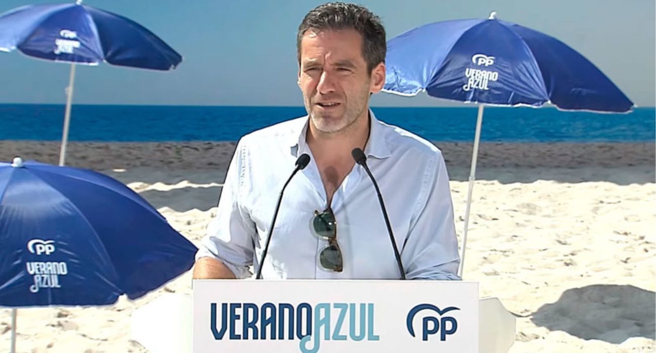 Borja Sémper, portavoz de campaña del PP, presentando el 'Verano azul' que no tiene nada que ver con la serie de Chanquete.