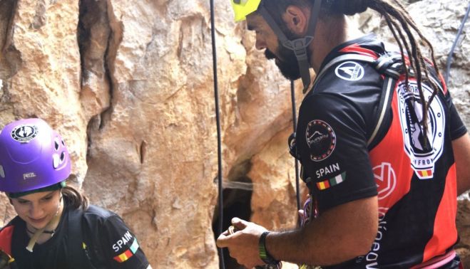 Junto a Sixto Serrano, uno de sus profesores.