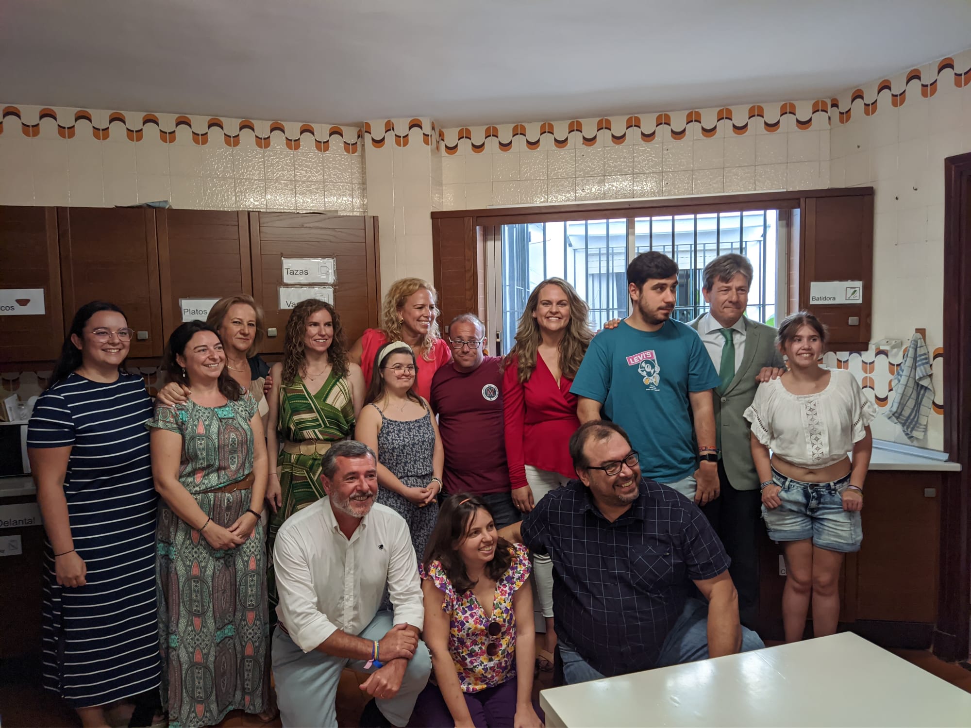 El grupo de beneficiarios y patrocinadores en la sesión final del proyecto. 