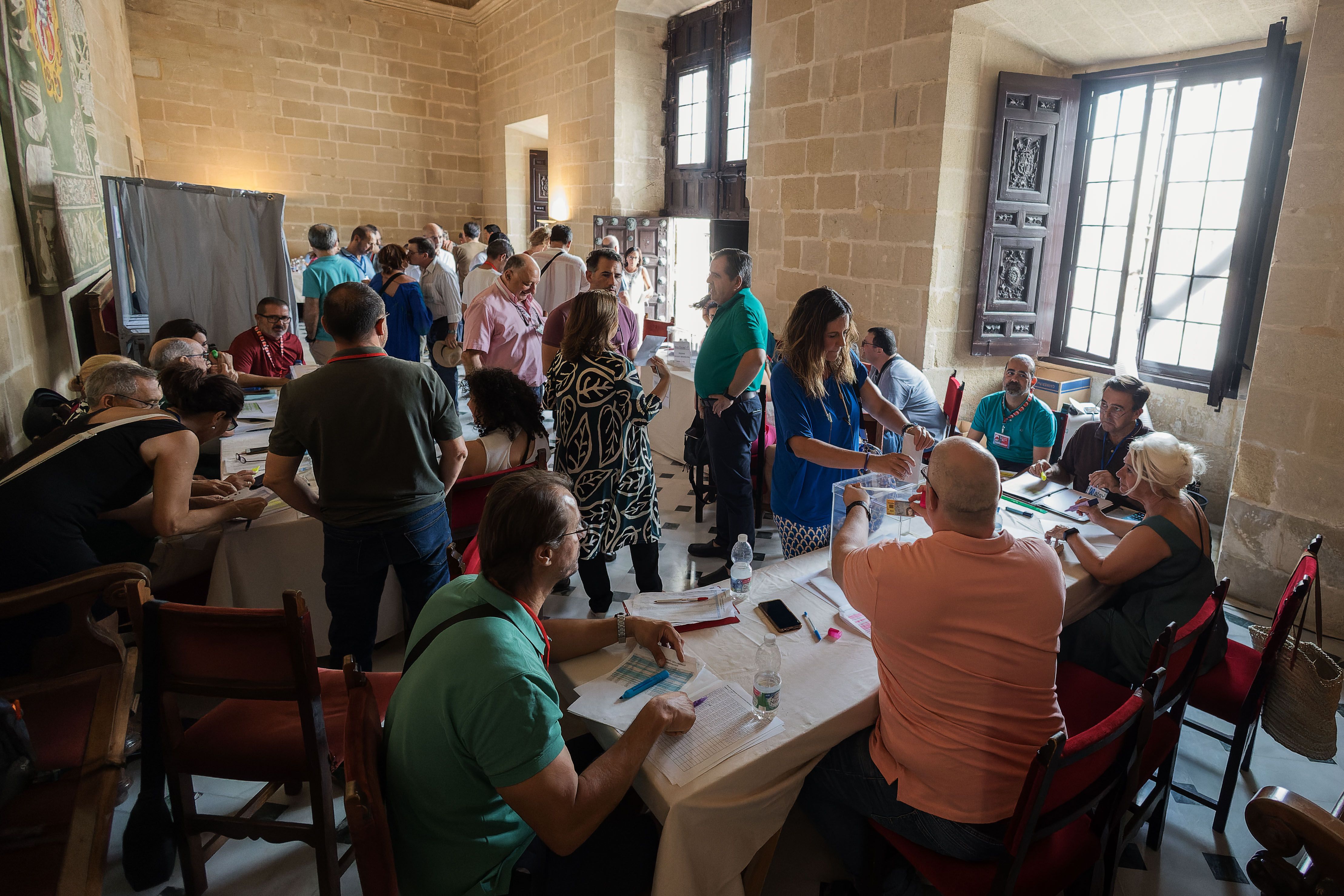 Un momento de las últimas elecciones sindicales del personal laboral en el Ayuntamiento de Jerez, en una imagen reciente. Un momento de las últimas elecciones sindicales del personal laboral en el Ayuntamiento de Jerez, en una imagen reciente.
