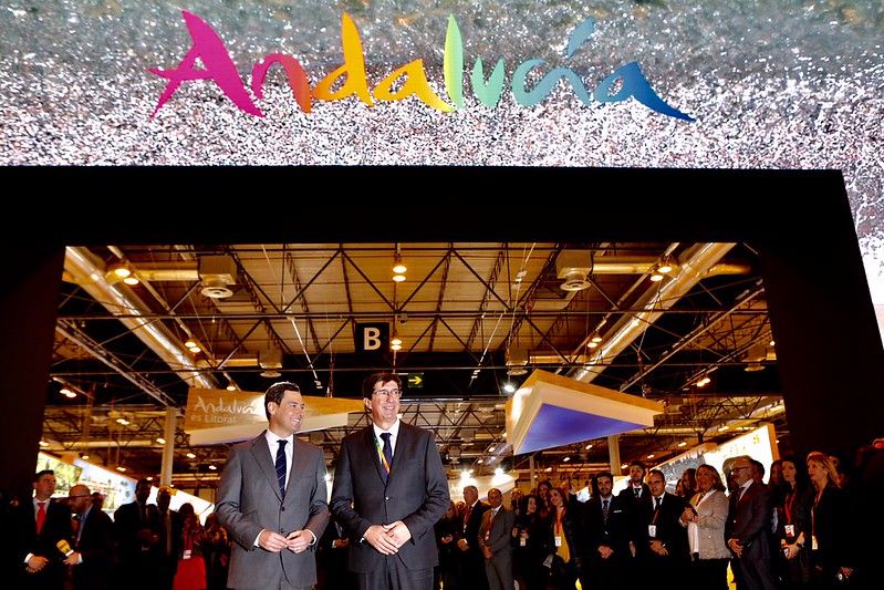 Moreno y Marín, en el stand de Andalucía de la pasada edición de Fitur.