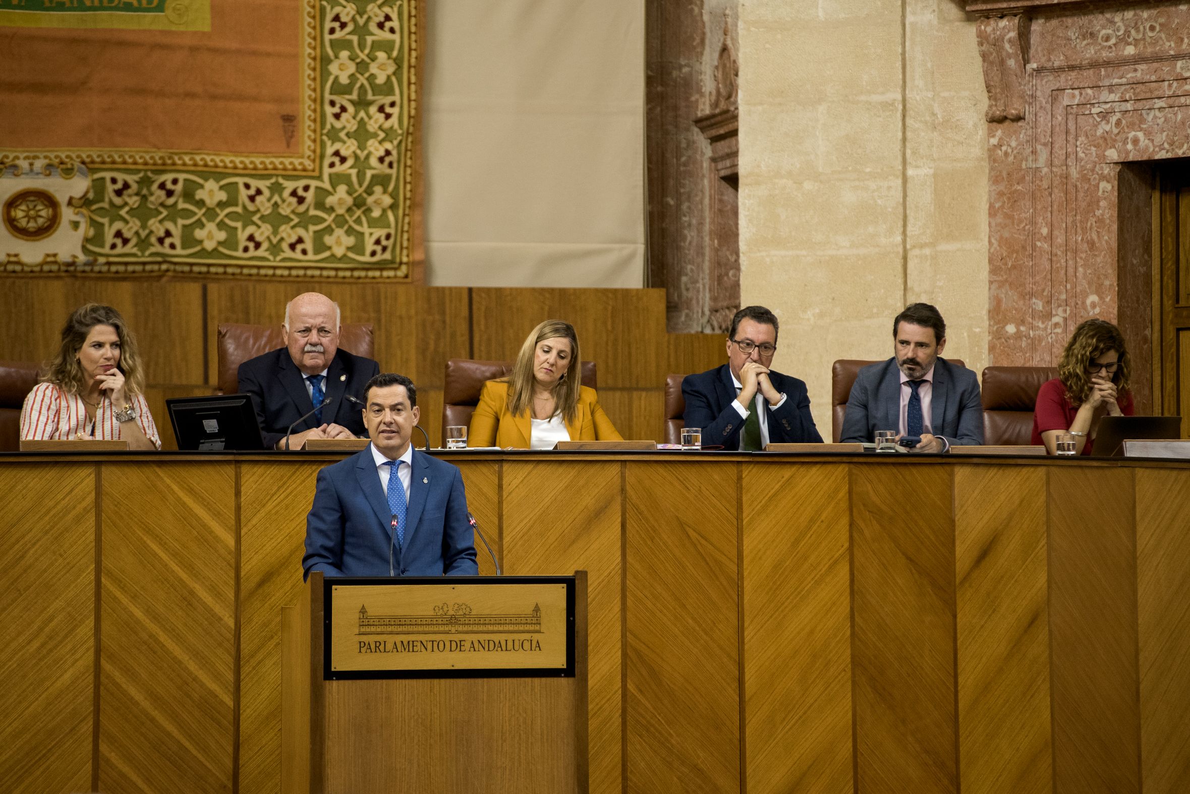Juanma Moreno durante su intervención en el Parlamento.