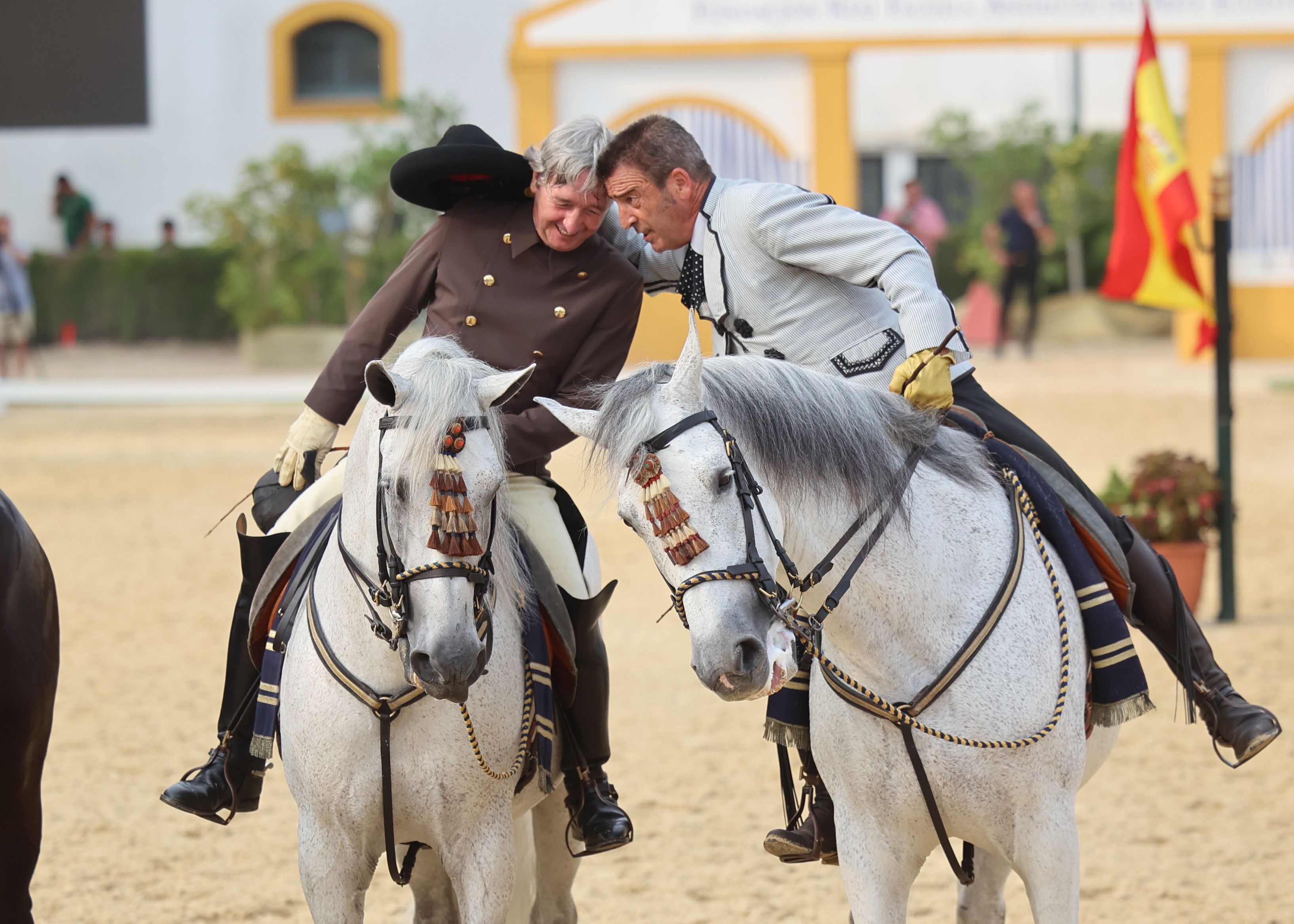 El jerezano Ramblas convidando con un jinete de la Escuela de Viena. JUAN CARLOS TORO