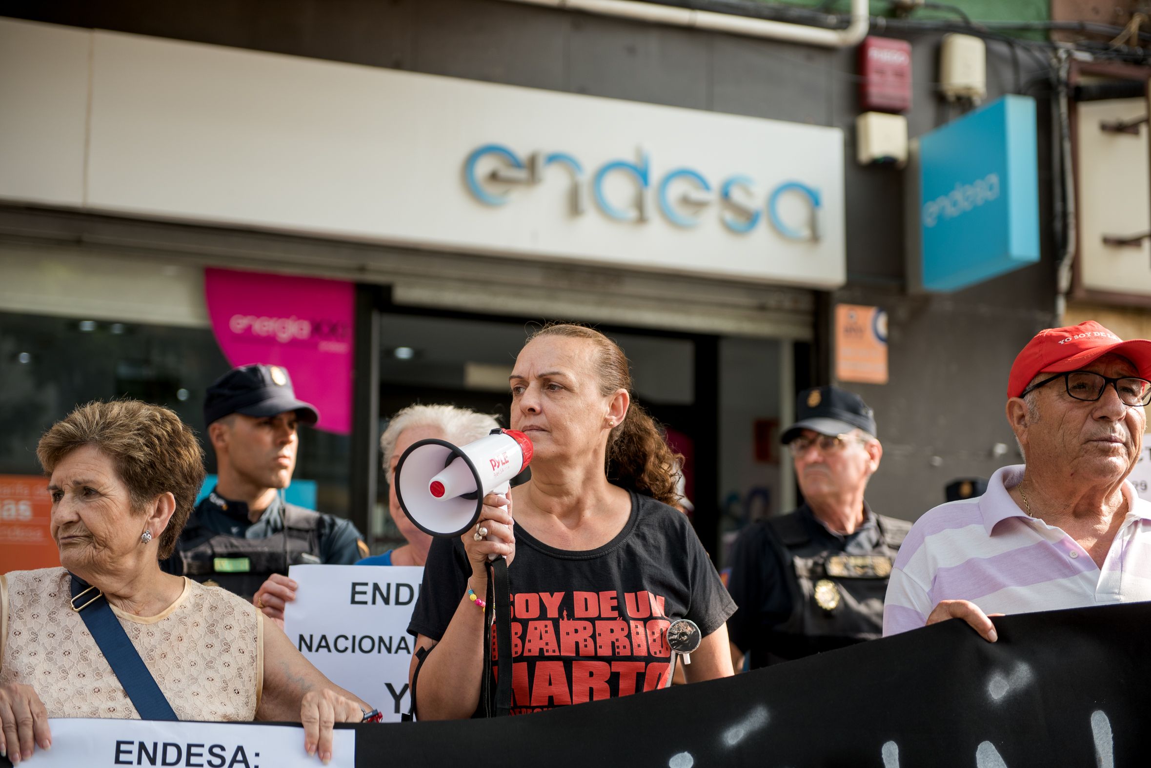 Una protesta de Barrios Hartos, contra los cortes de luz, en una imagen de archivo.