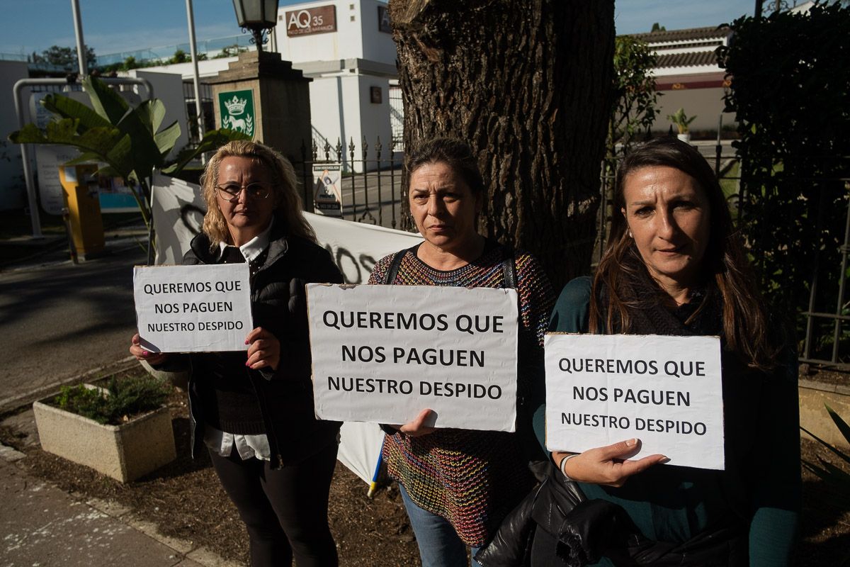 Concepción, Maribel e Inmaculada son las tres trabajadoras que reclaman su indemnización. FOTO: MANU GARCÍA