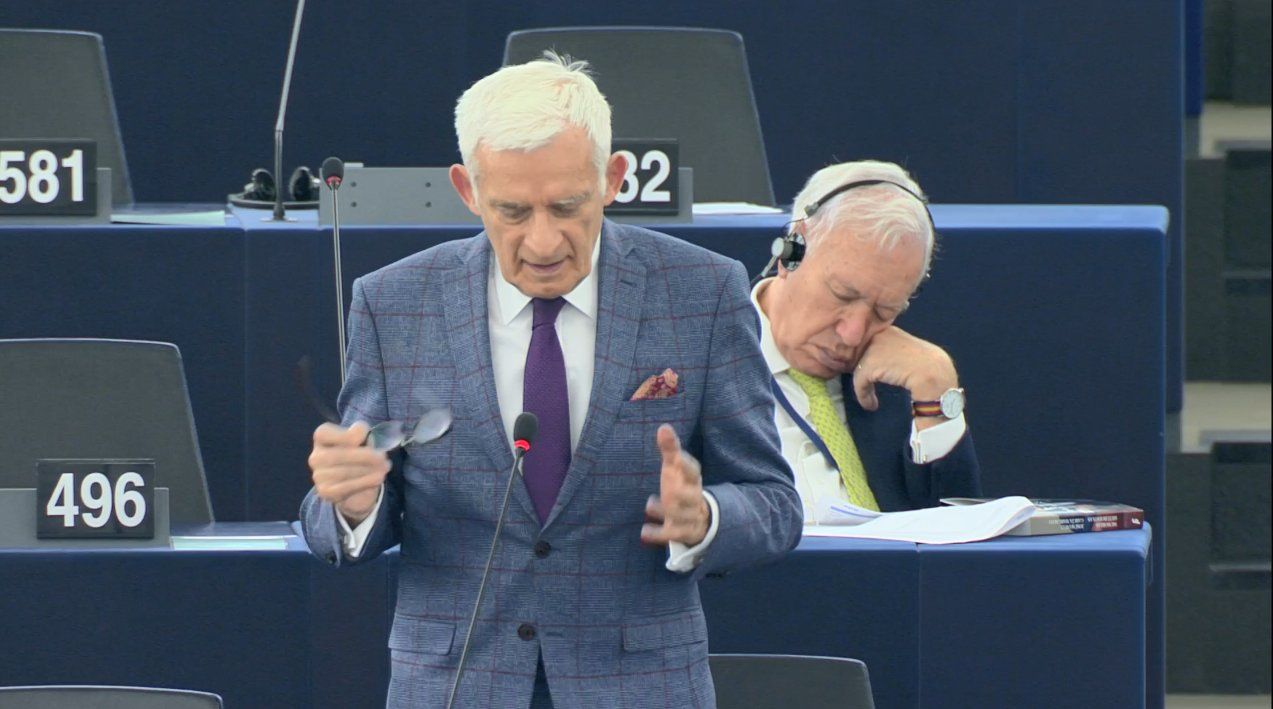 García-Margallo, en su siesta in fraganti.