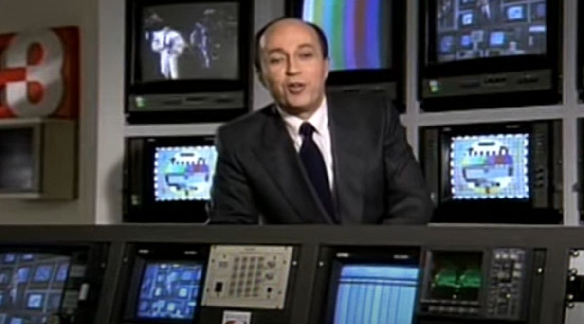 El periodista Miguel Ángel Nieto en la primera emisión de Antena 3 Televisión.