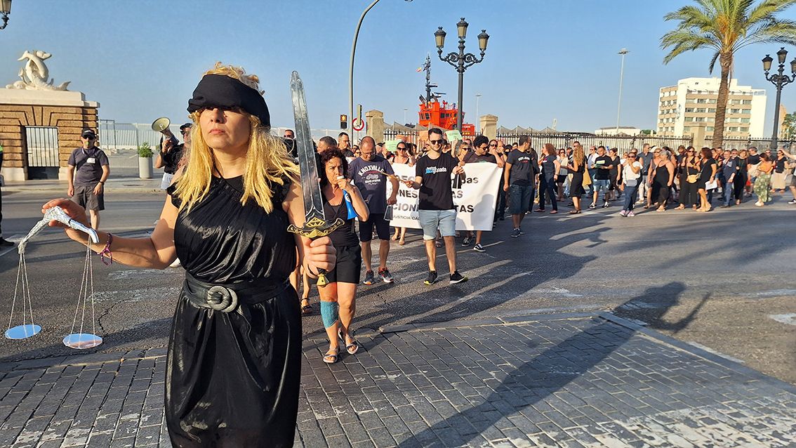 Imagen de la manifestación denominada funeral de la Justicia.