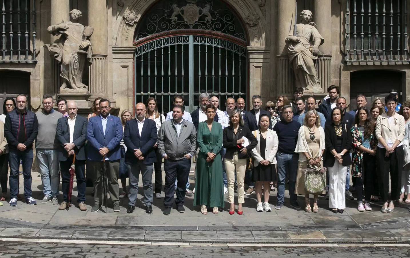 Pamplona llora el asesinato machista de una mujer.