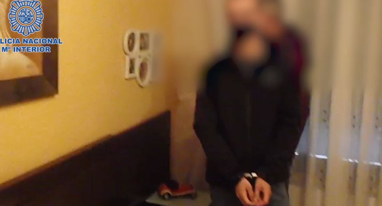 Momento de la detención del individuo que acosaba a menores de entre 9 y 17 años.