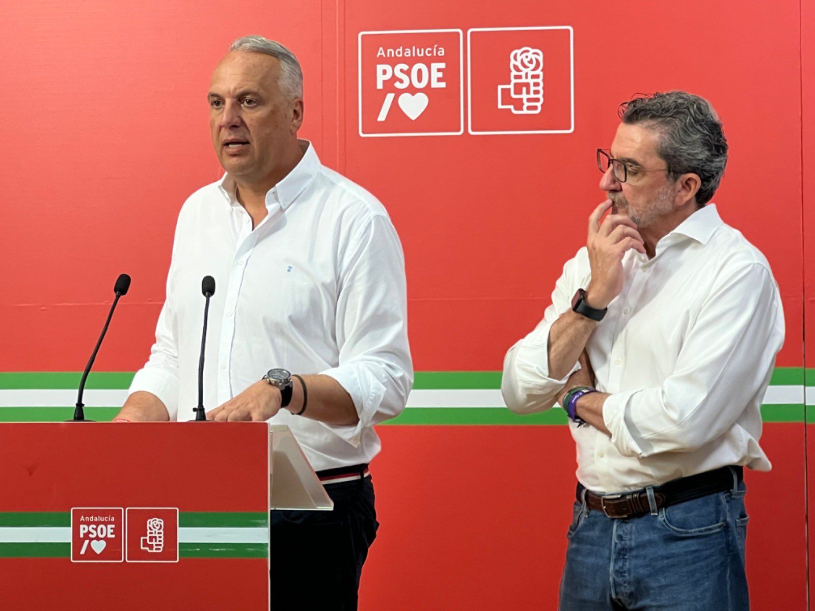 Limones y Ruiz Boix en la sede del PSOE en Cádiz.