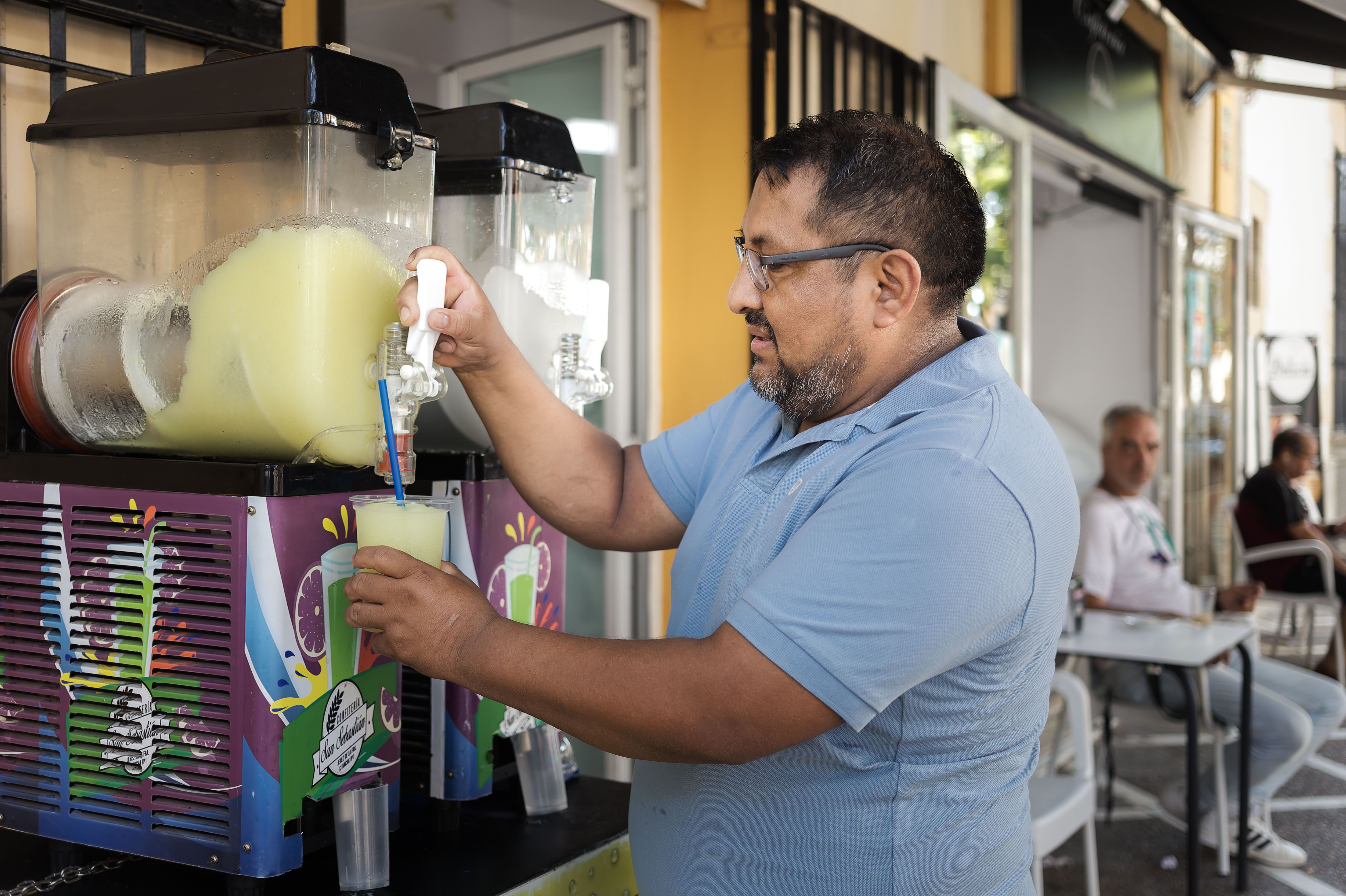 HUGO MORA CAFETERIA DELICIAS 2