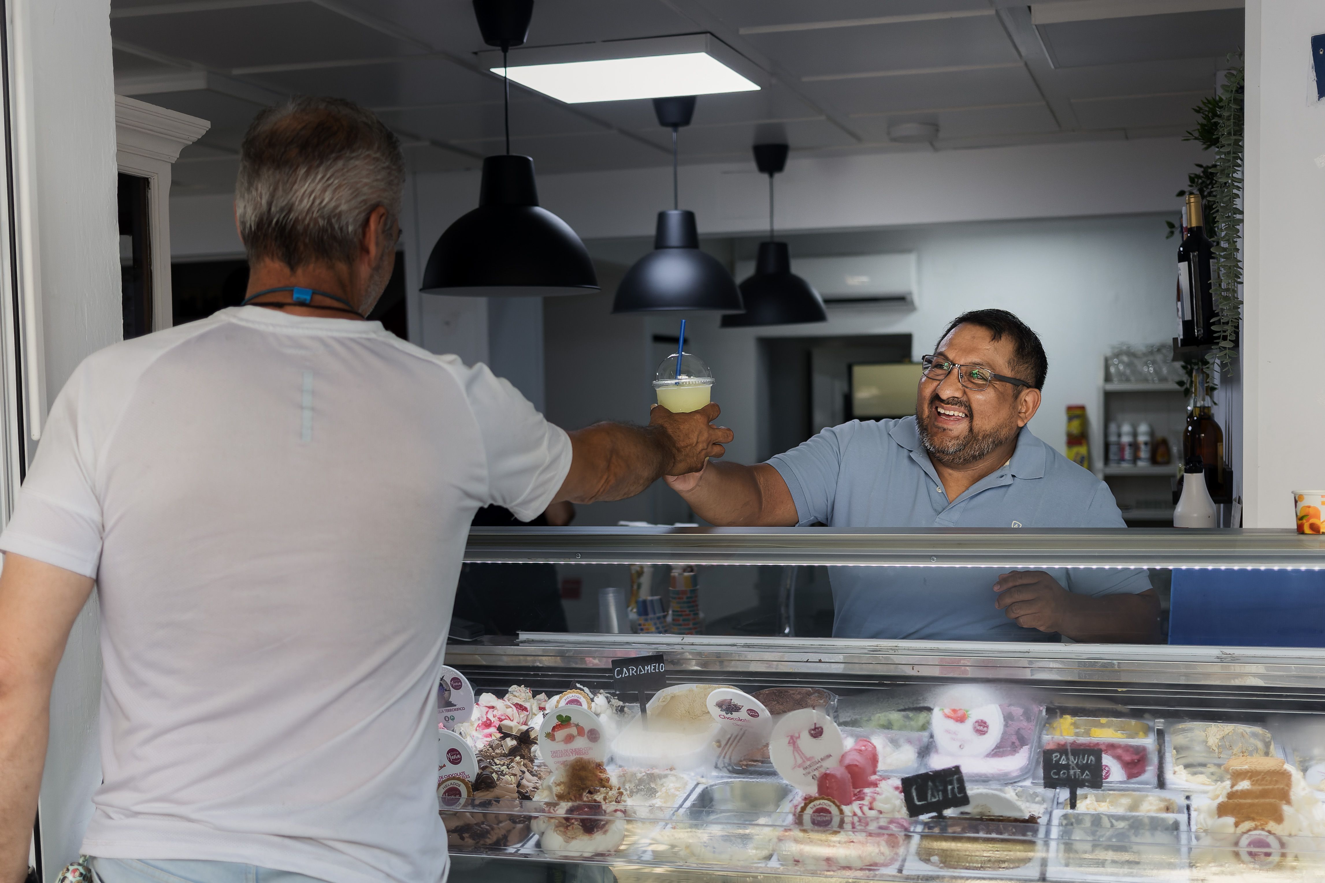 HUGO MORA CAFETERIA DELICIAS 3