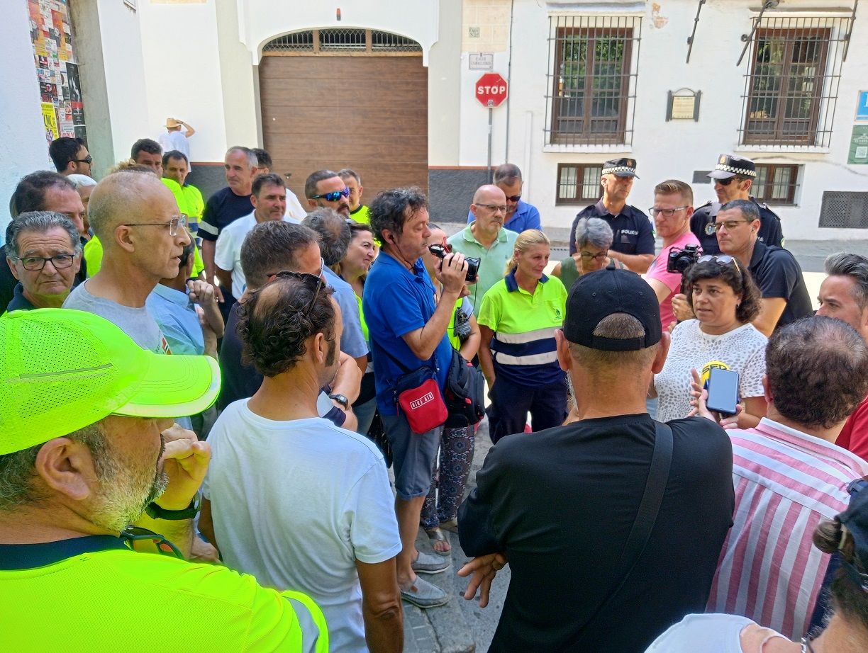 Reciente concentración trabajadores de la limpieza ante el Ayuntamiento. 